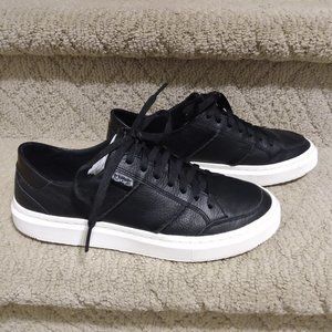 UGG Alameda Lace Women's Sneaker